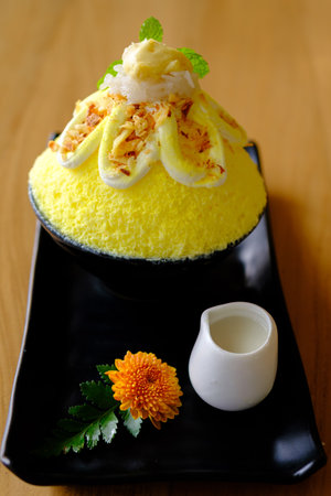 Bingsu durian on the table in the shopの写真素材