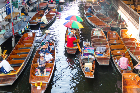 Damnoen Saduak Floating Market, Thailand:- May 18, 2019 :- This is a floating Market in Thailand and take a boat then have a great tour at Floating Market Damnoen Saduak, Thailandのeditorial素材