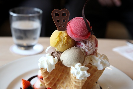Ice cream with waffle and fruit 