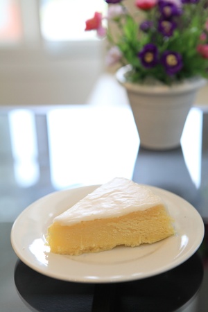 slice of lemon cheese cake with flowerの写真素材