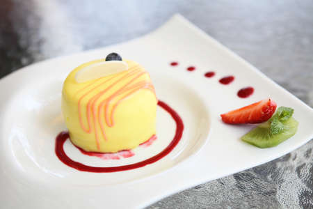 apricot coulis cake