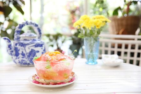 Shaved ice with fruit and jelly