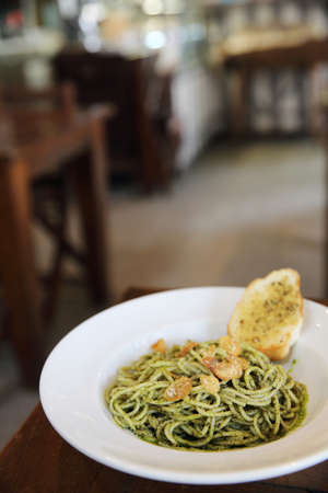spaghetti with pesto sauce