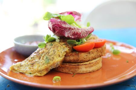 omelette with bread