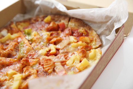 pizza , chicken green pepper pineapple in box isolated in white backgroundの写真素材