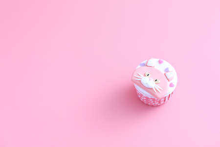 cupcake isolated in pink backgroundの写真素材