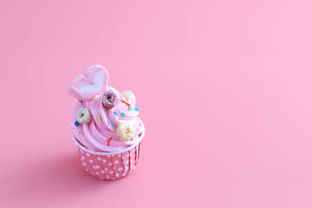 cupcake isolated in pink backgroundの写真素材