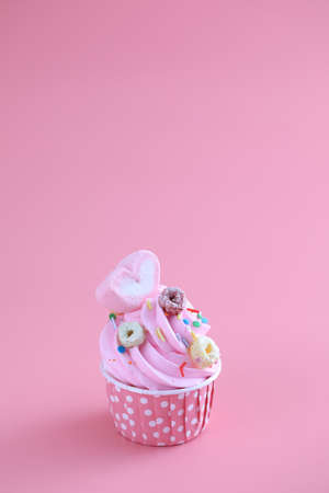 cupcake isolated in pink backgroundの写真素材