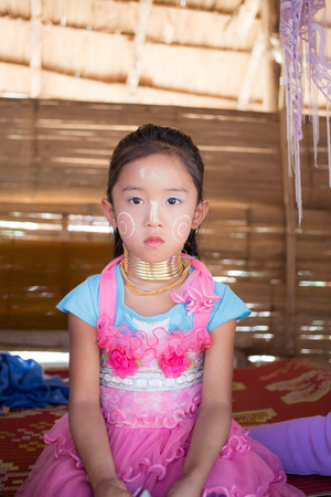 CHIANG MAI, THAILAND - JAN 31: Unidentified Karen tribe girl poses for the camera in Chiang Mai on January 31, 2014. The Karen people wear brass rings around their neck from as young as five years old.のeditorial素材