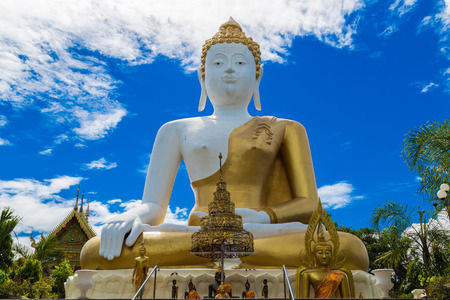 The  buddha status on blue sky backgroundの写真素材