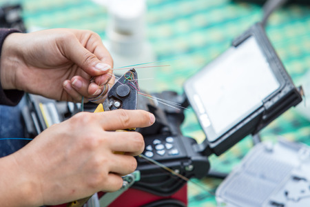 fiber optic fusion splicer in field