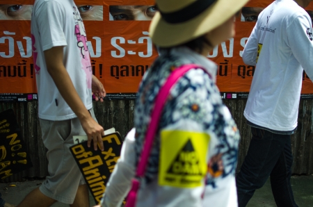 BANGKOK - Sep 22  Protesters hold an anti-Mae Wong Dam rally on September 22,2013 in Bangkok, Thailand  The protesters known as Stop EHIA Mae wong Dam by walking 388 Km  from Mae wong to Bangkok のeditorial素材