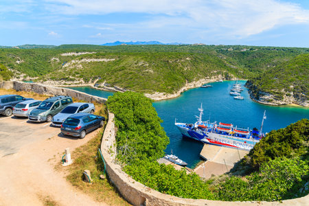 CORSICA ISLAND, FRANCE - JUN 23, 2015: cars parking and ferry boat in Bonifacio port waiting for its daily cruise to Santa Teresのeditorial素材