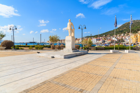 SAMOS TOWN, GREECE - SEP 24, 2015: Square in Samos port with statue of Temistoklis Sofulis, Greek prime ministerのeditorial素材