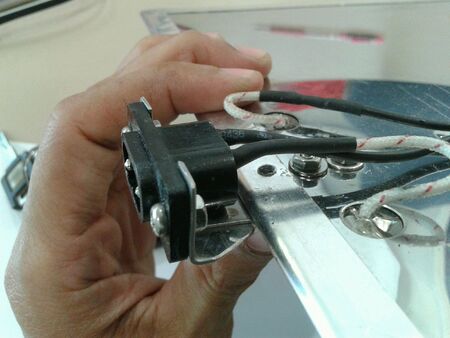 Power conector with wireの素材