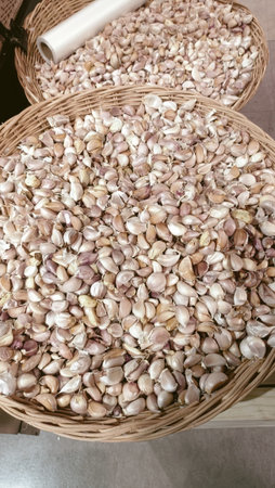 piece of garlic in round rattan tray in market