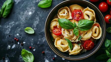 A vibrant bowl of fresh pasta adorned with basil and cherry tomatoes captures the essence of gourmet dining. Ideal for food lovers and recipes.の素材