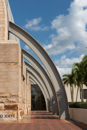 Closeup of the structural arches on the side of the Ave Maria oratory in Ave Maria, Floridaのeditorial素材