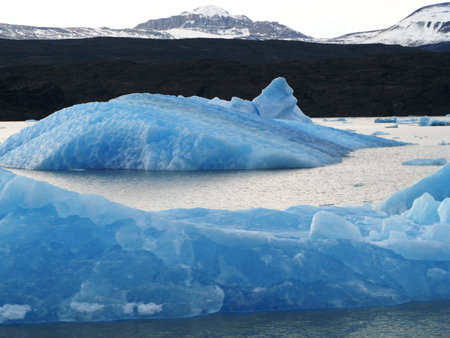 Icebergs, Argentina Lake