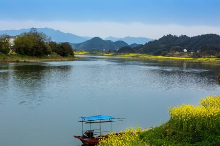 spring time at lakeのeditorial素材