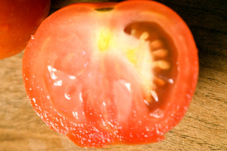 Fresh Red Tomatoes On Wooden Table Close Up With Background Blur Imageの写真素材