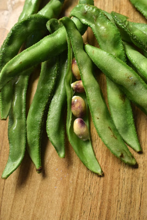 Group Of Fresh Hyacinth Bean or Same Ki Phalli On Wooden Table Close Up With Background Blur  Imageの写真素材