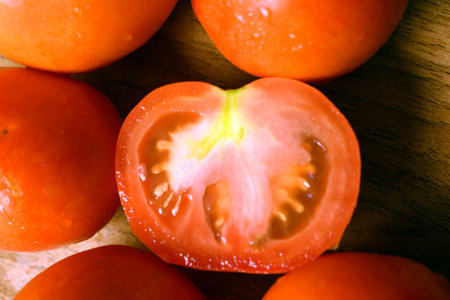 Fresh Red Tomatoes On Wooden Table Close Up With Background Blur Imageの写真素材