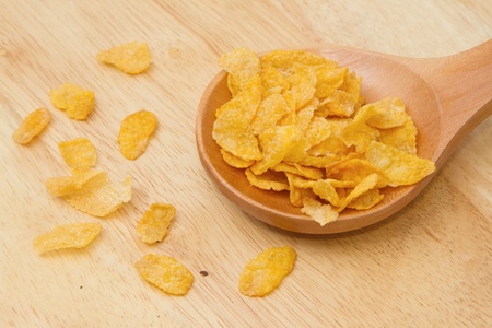 Corn flakes in wooden spoonの写真素材
