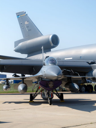 F-16 fighter against to USAF McGuire KC-10a