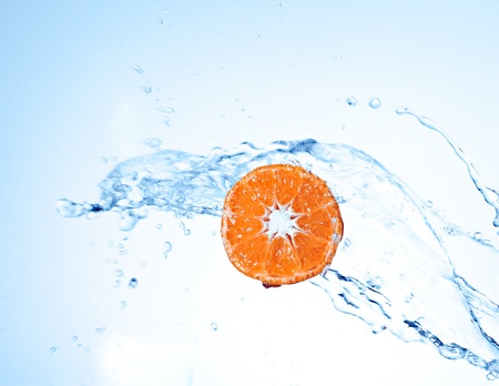 Fresh mandarin underwater with bubble trail on white backgroundの写真素材