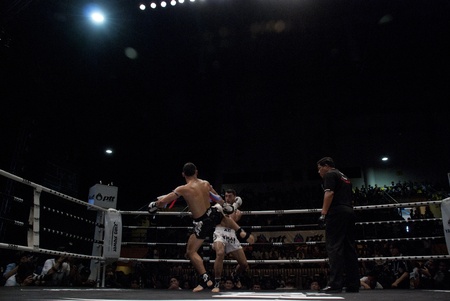 BANGKOK, THAILAND- SEPTEMBER 25: Unidentified players in Thai Fight : Muay Thai.World's Unrivalled Fight on September 25, 2011 at Thammasat University Convention Center in Bangkok, Thailand のeditorial素材