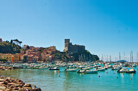 The seaside village of Lerici, overlooking the blue sea with its multi-colored palaces and the historic fortressのeditorial素材