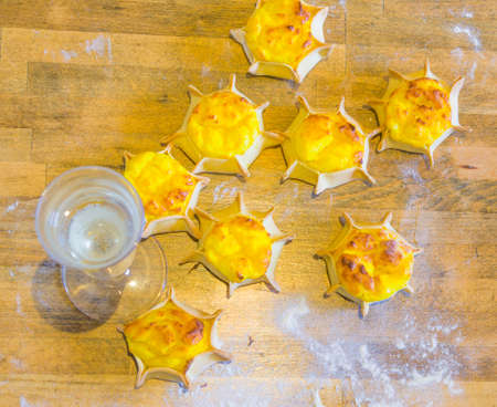 glass of iced sparkling wine with star-shaped sweets with shortcrust pastry, ricotta and creamの写真素材