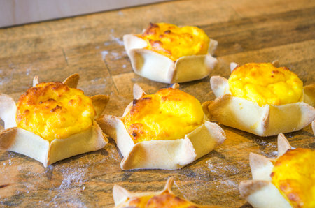 star-shaped sweets with excellent cream prepared with fresh eggs and ricottaの写真素材