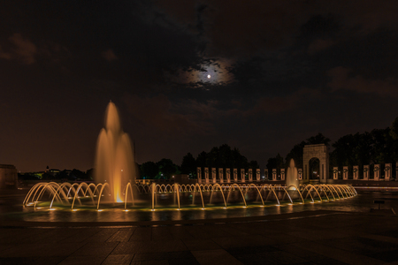 National World War II Memorial fountain in the evening, with Pacific Arch in the background.のeditorial素材