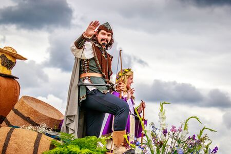 Portland, Oregon, USA - June 11, 2016: Sherwood Robin Hood Festival Mini-Float in the Grand Floral Parade during Portland Rose Festival 2016.のeditorial素材