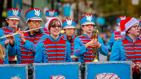 Portland, Oregon, USA - November 25, 2016: Madison High School Marching Band in the annual My Macy's holiday Parade across Portland Downtown.のeditorial素材