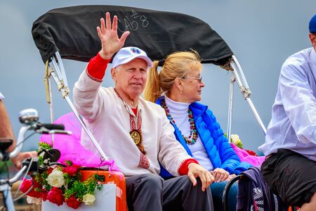 Portland, Oregon, USA - June 10, 2017: City of Portland Sister Cities Coalition in the Grand Floral Parade, during Portland Rose Festival 2017.のeditorial素材