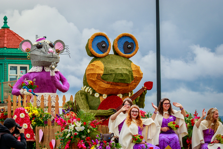 Portland, Oregon, USA - June 10, 2017: Battle Ground Rose Float in the Grand Floral Parade, as it stretched through the rain, during Portland Rose Festival 2017.のeditorial素材
