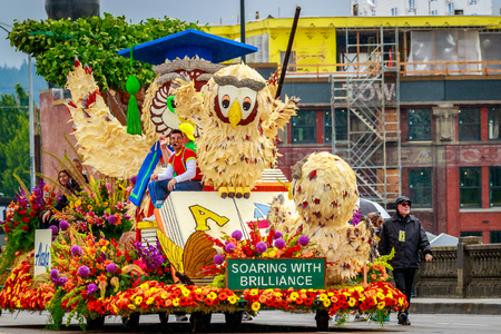 Portland, Oregon, USA - June 10, 2017: Alaska Airlines Float in the Grand Floral Parade, as it stretched through the rain, during Portland Rose Festival 2017.のeditorial素材