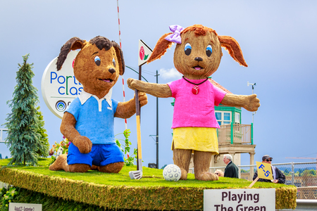 Portland, Oregon, USA - June 9, 2018: Cambia Portland Classic Float in the Grand Floral Parade, during Portland Rose Festival 2018. in the Grand Floral Parade, during Portland Rose Festival 2018.のeditorial素材