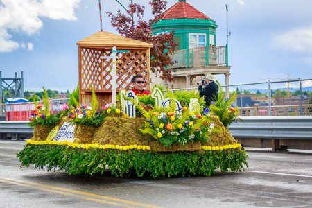 Portland, Oregon, USA - June 9, 2018: Technology Association of Oregon mini-float in the Grand Floral Parade, during Portland Rose Festival 2018.のeditorial素材