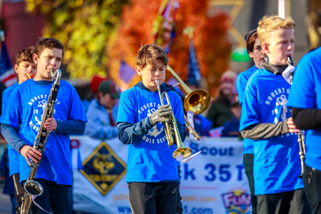 Portland, Oregon, USA - November 12, 2018: Robert Gray Middle School Marching Band in the annual Ross Hollywood Chapel Veterans Day Parade, in northeast Portland.のeditorial素材