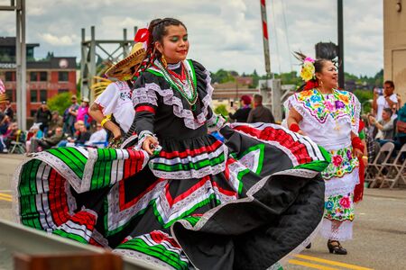 Portland, Oregon, USA - June 8, 2019: Ballet Papalotl in the Grand Floral Parade, during Portland Rose Festival 2019.のeditorial素材