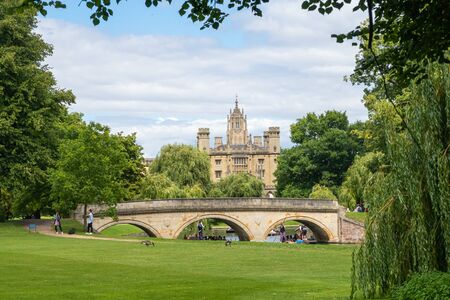 Cambridge,UK - August 4,2017: The typical boats (Punting) on the river Camのeditorial素材