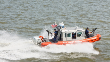 NEW YORK - SEP 3: A U.S. Coast Guard boat on patrol on September 3, 2011 near Liberty Island, New York. As of August 2009 the Coast Guard had approximately 42,000 men and women on active duty.のeditorial素材