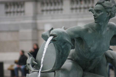 London: Trafalgar Square Fountainのeditorial素材
