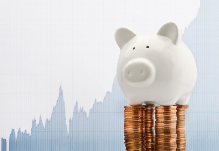 Saving growth line graph with piggy bankの写真素材