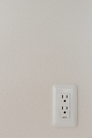 Three terminal receptacle