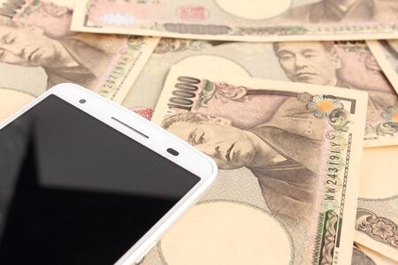 Smartphones and Japanese bills